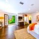 Hollywood Hills Spa Retreat Oasis with Tree Top Views, Private Jacuzzi Style Tub, Steam Room, Magical Half Acre Acre Garden and Patio, Free Parking for 2 cars, in LA's most Serene, Central Desirable Area, Los Angeles - Foto 9