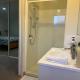 Best aboard on Chapel Road, Окленд - Фото 9