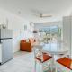 2-Bedroom Apartment with Pool Parking & Balcony Le Lavandou - Foto 8