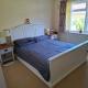 Large double room in pristine house close to Oxford