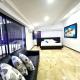 5BR Poblado 80s Mansion with Private Pool AC, Медельин - Фото 2