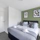 Stylish House with Driveway Parking, Self-Check-In, Fast WiFi and Smart TV by Yoko Property, Milton Keynes (fotografie 4)