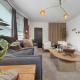 Chic Lakeside Retreat Steps from the Beach, Cleveland - Photo 4