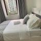 Comfy and Renovated 1 BR with Balcony BGC Golf View, Manila - Fotografie 6