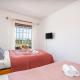 Classic & Spacious Flat w/ Balcony by HostWise Monte Gordo - Foto 7