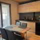 Apt Le Rocher - close to town with Hot tub for 8ppl+2kids, Les Gets (Foto 4)