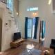 Direct access to Shinjuku 1 station, atrium living room, super large entrance, Токио - Фото 1
