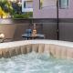 Panorama View Apt with Jacuzzi by 8essentially, Daratso (photo 2)