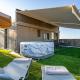 Panorama View Apt with Jacuzzi by 8essentially, Daratso