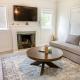 Beachside Walk & Casino Retreat - Breakfast - Hot Tub - Game Room, Gulfport