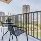 Brand New Apartment with Lush Green Views, Minutes to City Centre Meaisem and Butterfly Garden Dania 6, Production City by Deluxe Holiday Homes, Dubai - Foto 3