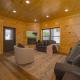 Spacious 4BR Cabin with Hot Tub, Game Room & Fire Pit, Close to Dollywood Sevierville - Fotografie 7
