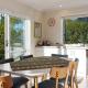 The Peninsula Riverside Abode with Garden Views, Окленд - Фото 7