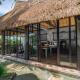 Authentic beachfront Villa Owl Krambitan - Fotografie 9