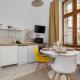 Charming Apartment with Mezzanine near Old Town in Cracow by Noclegi Renters Cracovia - Foto 3