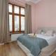 Charming Apartment with Mezzanine near Old Town in Cracow by Noclegi Renters Cracovia - Foto 2
