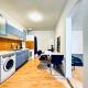Stylish 1BR Apt, Near Metro & Shops, Wien - Foto 5