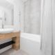 Modern Apartment with Parking next to the Airport in Warsaw by Noclegi Renters, Varsavia - Foto 4