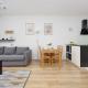 Modern Apartment with Parking next to the Airport in Warsaw by Noclegi Renters, Varsavia - Foto 10