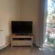 Sunny apartment with balcony, High Wycombe (zdjęcie 9)