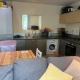 Sunny apartment with balcony, High Wycombe (zdjęcie 6)