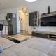 E2 Luxury OldTown Apt - 2x Parking, Foodstore, PCscreen, Netflix, Unlimited Music, Crib, BabyChair, FastWifi, Aircon, Košice (fotografie 2)