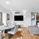Skyline Views CBD 2BR w Pool & Gym Zodiak Stays, Окленд - Фото 2