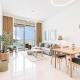 Rustic Minimalist Home with Breathtaking Sea Views, Dubaï - Photo 8