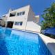 Villa Viva, Kastel Novi
