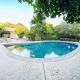 Relaxed and Cozy Poolside Studio - LOU2 - BUR, Burbank