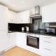 8 Person, 4 Bedroom Light, Warm & Modern Apartment Cardiff - Photo 9