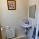 Spacious, Sleeps 14, 3 bathrooms, Central, Parking, Grimsby - Photo 4