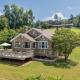 Hike and Explore Mountain-View Escape in Candler, Candler (Foto 2)