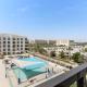 VayK - Chic 2BR with Pool View in Town Square, Dubaj - Fotografie 4