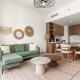 VayK - Chic 2BR with Pool View in Town Square, Dubaj - Fotografie 7