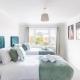 Stunner Sea View 2 bedroom Sleeps 6-Free Parking Bournemouth - Photo 3