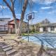 Luxury 3 House Compound with Jacuzzi and Pickleball, Austin