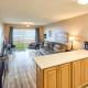 Cozy Ground Floor Beachfront Suite - Sleeps 4 - Pool and Sauna, Lincoln City - Fotografie 6