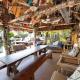 Off The Charts-Waterfront Tiki Bar & Private Dock, Islamorada - Fotografie 3