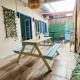 Tuwin Guest House, Timuran