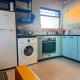 Charming quirky gold accents studio in sea point, Кейптаун - Фото 7