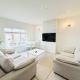 Bright 2-bed Flat - 1 Min To Enfield Lock Station! - Foto 1