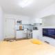 2BR Getaway w Balcony & Fast WiFi, Near Tram, Vienna - Foto 3