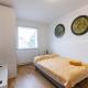 Private 1BR Value Stay w Kitchenette and Walk to Tram, Wien - Foto 4