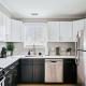 Charming & Cozy Getaway - A Heroic Stay Awaits!, Homewood (zdjęcie 2)