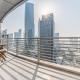 Iconic Views of the Future Museum, Minutes from Metro & Key Attractions, Sky Gardens, DIFC by Deluxe Holiday Homes, Dubaï - Photo 4