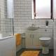 Smart self-contained Marina flat close to beach, Swansea - Foto 2