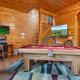 Cozy Cabin with Hot Tub, Game Room, and Pool Table Pigeon Forge - Fotografie 6
