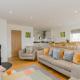 Sorrel House - stunning lakeside family home with very comfortable beds and dog friendly, free spa access Somerford Keynes - Photo 2