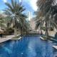 Dubai 2BR Pool View, Near Burj Khalifa, Canal & Attractions, Dubaï - Photo 1